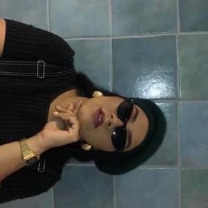 Meet your Posher, Zoe